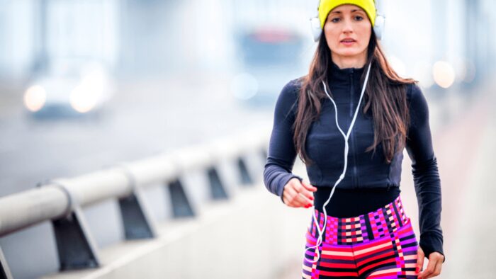 woman doing cardio running outside