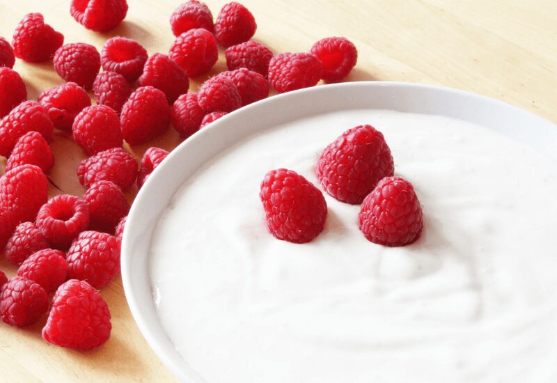 Bowl of plan yogurt with raspberries