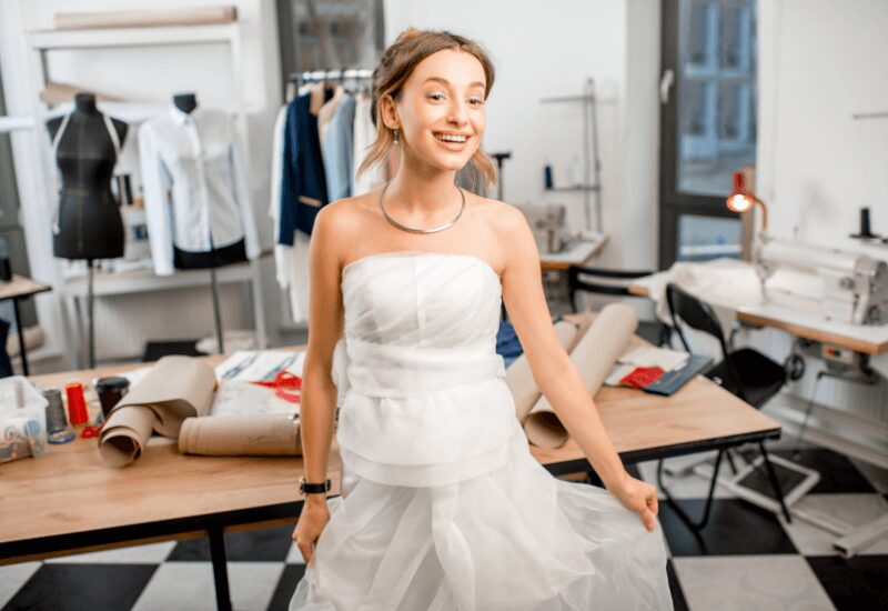 woman who lose weight fitting into wedding dress